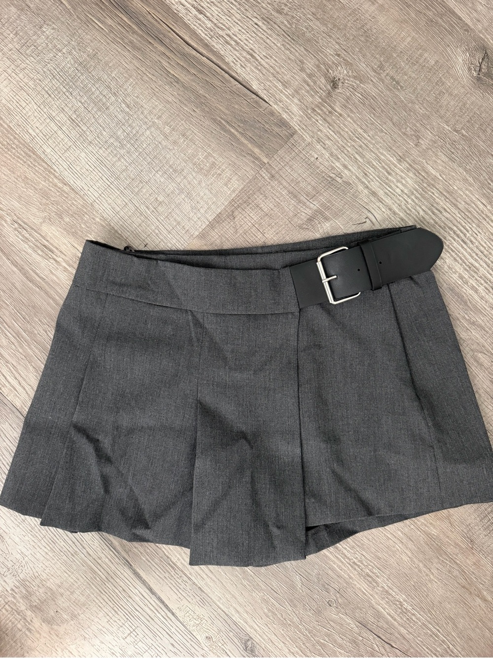Zara Gray Pleated Mini Skort with Black Belt